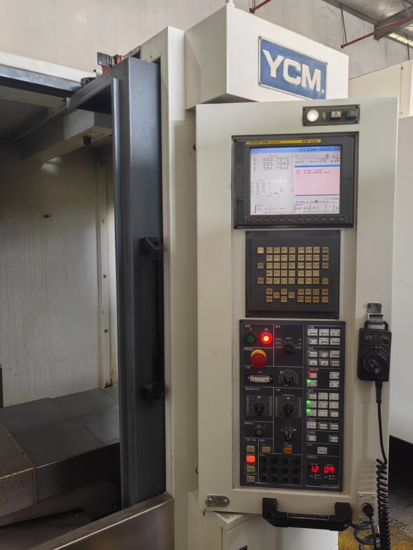 Taiwan YCM FV102A CNC Milling Machine 2017Year - 图片 3