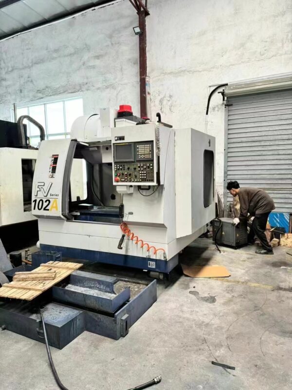 YCM FV102A vertical machining center 2017year - Image 2